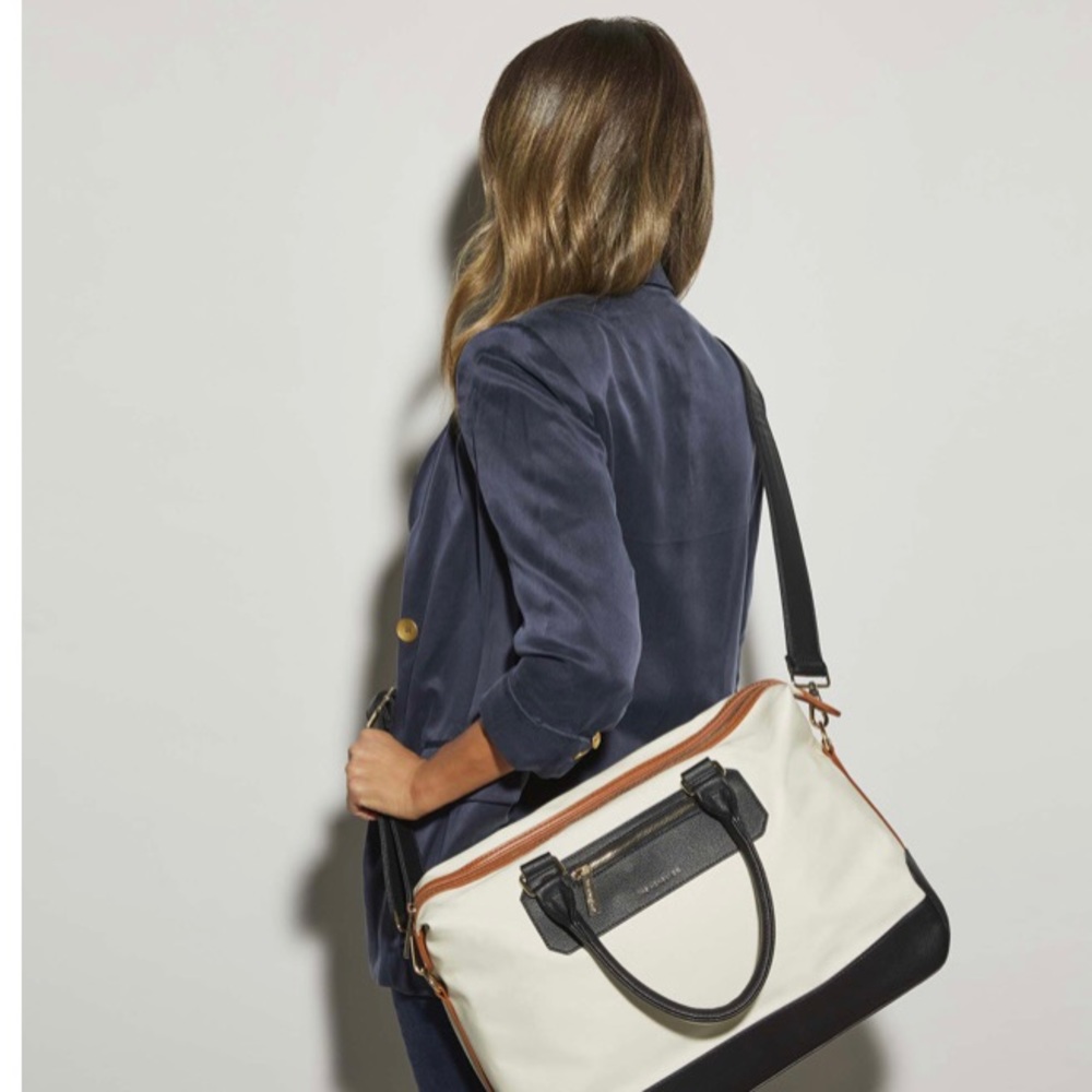 The Honest Company Crosstown Carryall Travel Tote - Picture 7 of 7